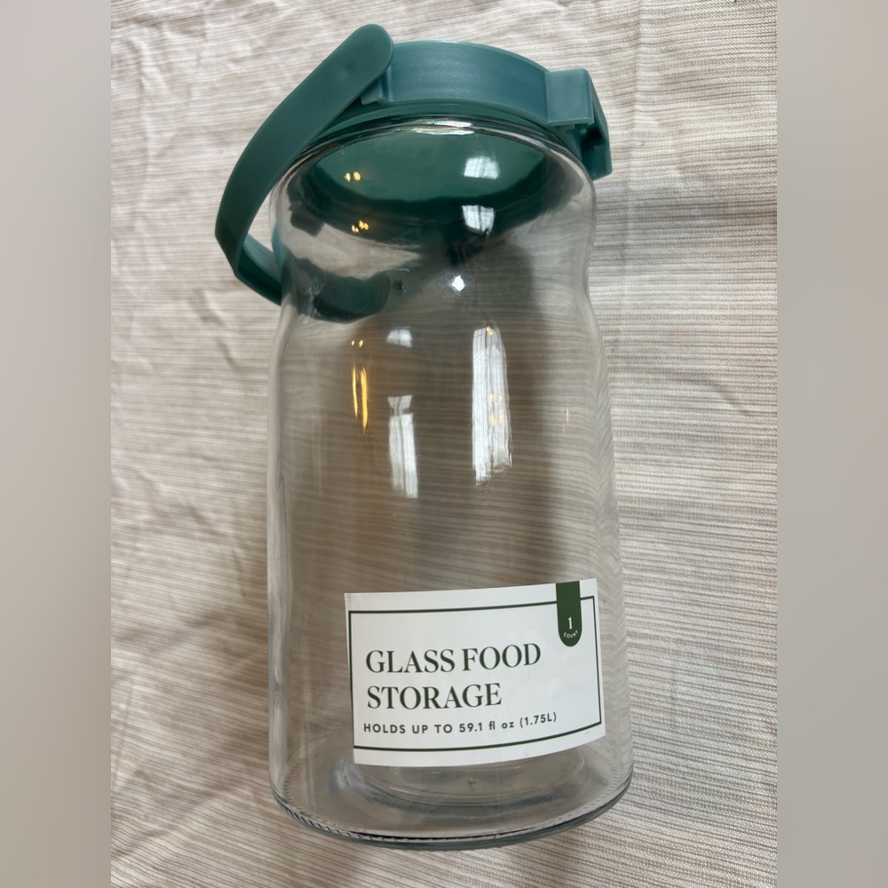 NWT Glass Food Storage Container with Green Lid- holds 59.1 fl Oz (1.75 L)
